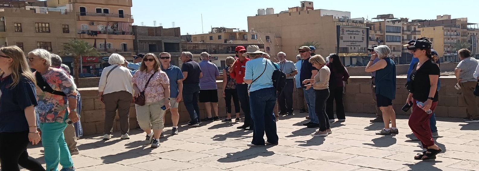 زيارة الوفود الأجنبية إلى مكتبة مصر العامة بالأقصر