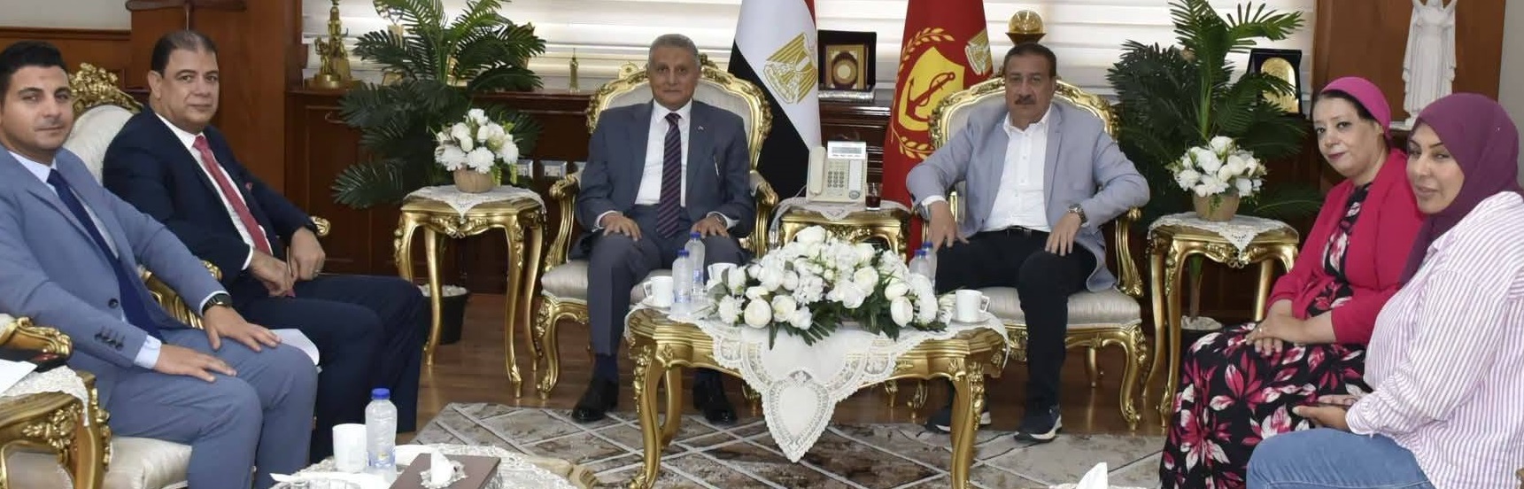محافظ بورسعيد يستقبل مدير صندوق مكتبات مصر العامة لبحث سبل التعاون