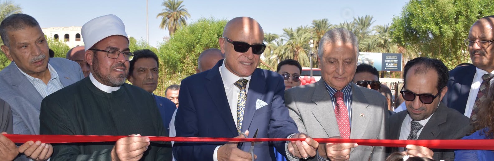 المهندس عبد المطلب عمارة محافظ الأقصر  والسفير رضا الطايفي يفتتحان فعاليات الدورة الخامسة من معرض الأقصر للكتاب
